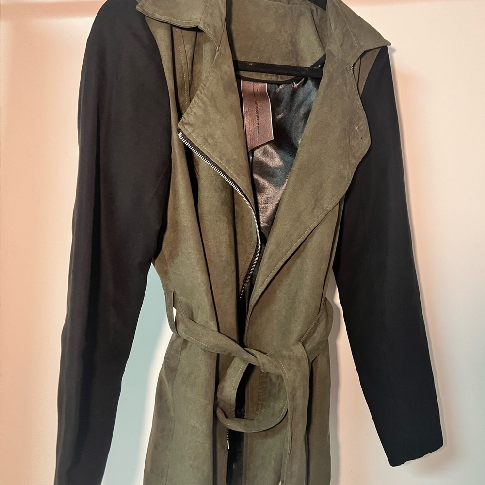 Green and Black Trench Coat with Wide Lapel and Contrasting Sleeves